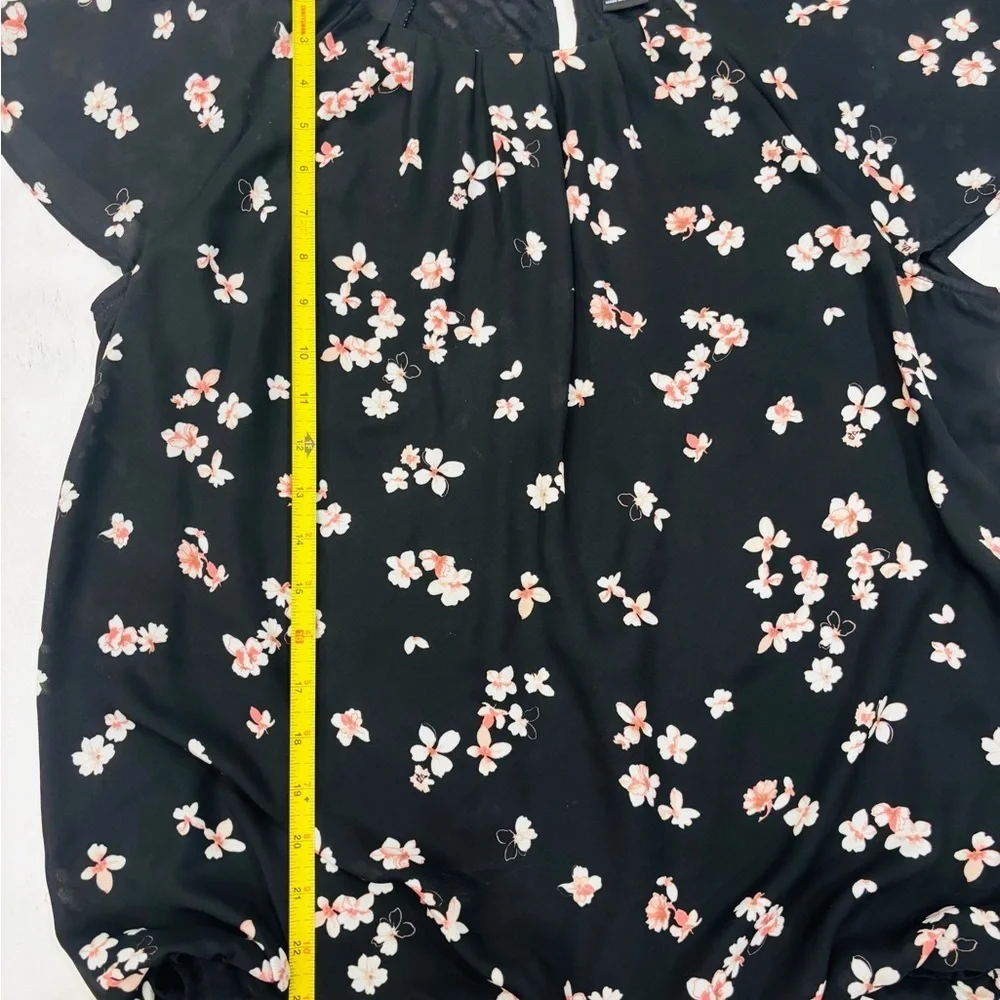Liz Claiborne Black Floral Blouse size Medium mint condition - Picture 5 of 9